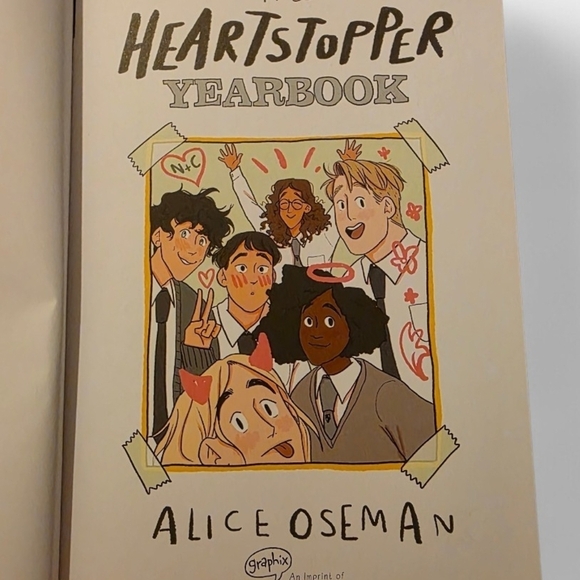 The Heartstopper Yearbook By Alice Oseman ~ 2022 (Hardcover 1st Edition) - Picture 6 of 15